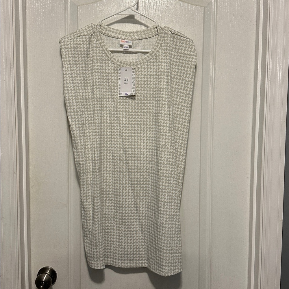 LuLaRoe Kari Cream/gray Houndstooth Top, NWT, size L, no shoulderpads